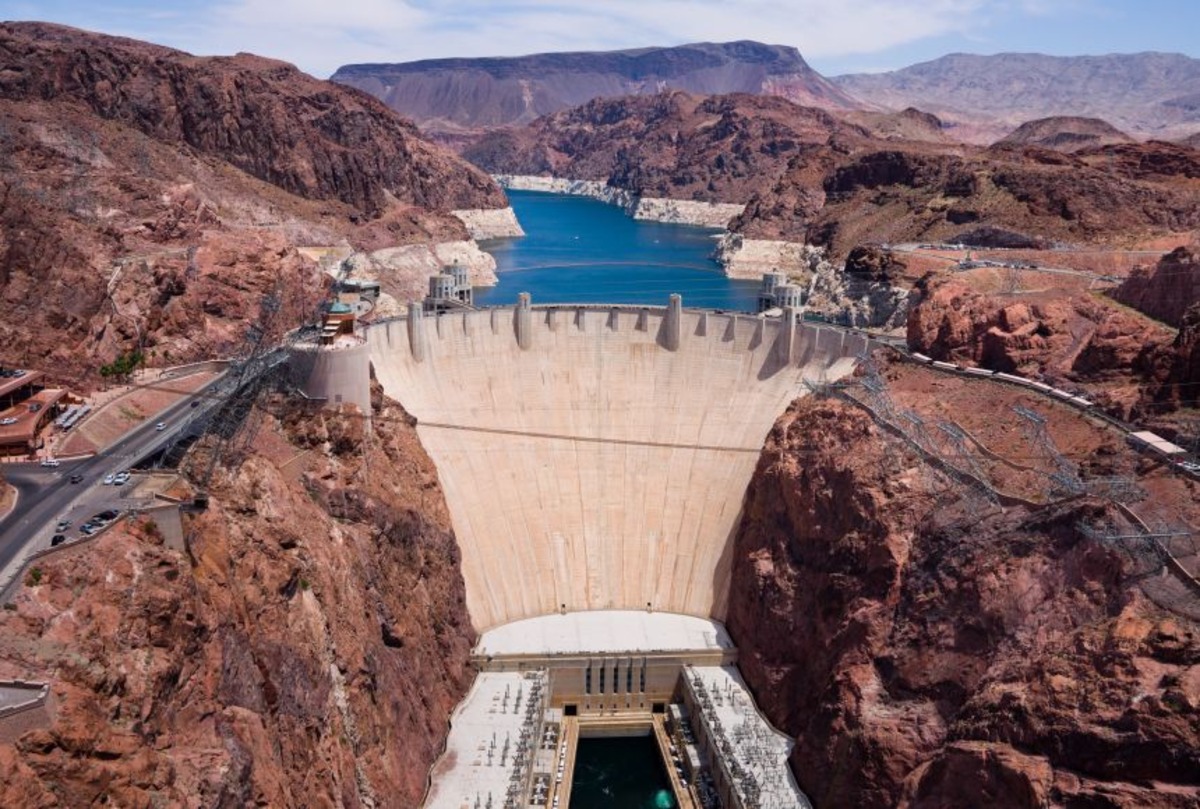 Waters : A Complex Relationship Between Dams and Flooding